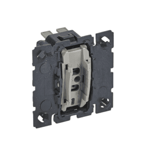mécanisme-legrand-blanc-interrupteur-bouton-va-et-vient-067001-appareillage-celiane-fiable-moderne-élégant-esthétique-durable-pratique-accessible-robuste-innovant-simple-polyvalent-intemporel-sécurisé-adaptable-design-stylé-essentiel-legrand-céliane-