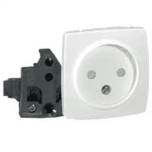 oteo-legrand-prise-2p-pole-sans-terre-appareillage-saillie-composable-apparent-blanc-fiable-moderne-économique-esthétique-design-durable-pratique-élégant-simple-innovant-compact-robuste-accessible-polyvalent-intemporel-sécurisé-adaptable-stylé-essentiel-legrand-mosaic-